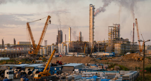 المصانع والكسارات